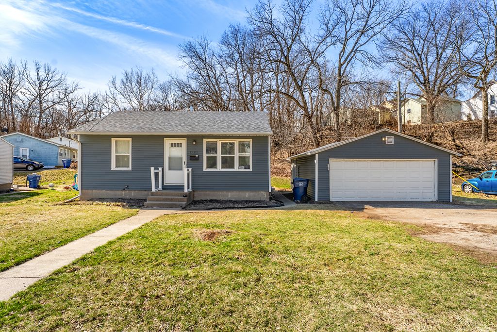 1523 Kirkwood Boulevard, Davenport, IA 52803