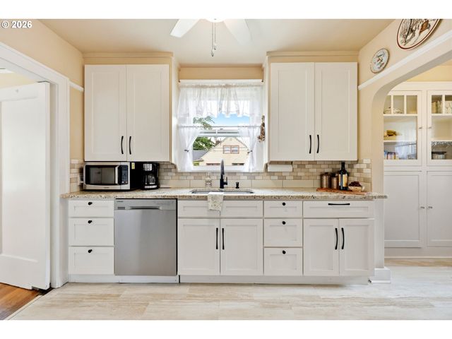 3242 Ne 43RD Ave, Portland, OR 97213