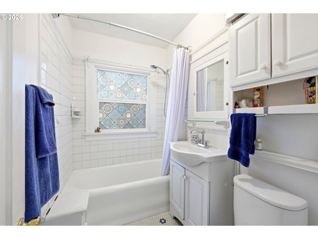 3242 Ne 43RD Ave, Portland, OR 97213