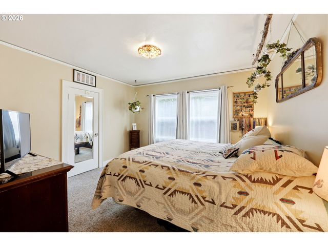 3242 Ne 43RD Ave, Portland, OR 97213