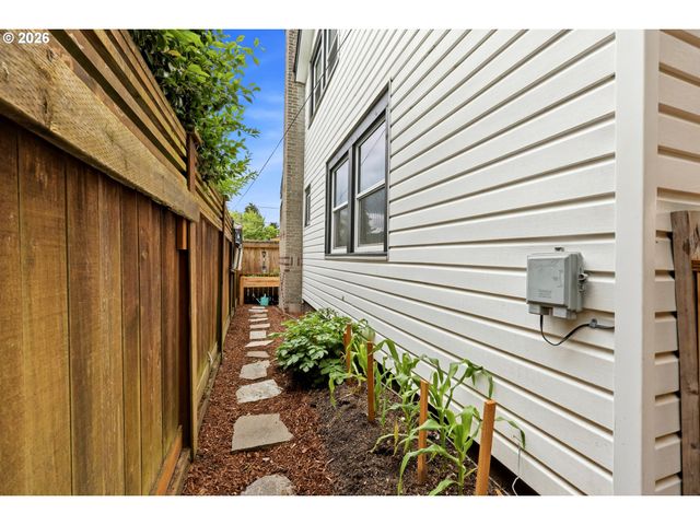 3242 Ne 43RD Ave, Portland, OR 97213