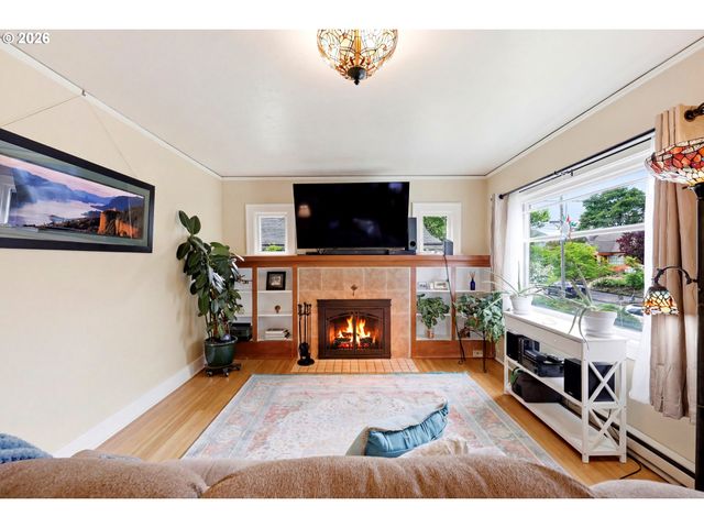 3242 Ne 43RD Ave, Portland, OR 97213