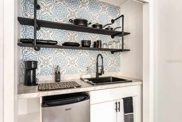 1214 N PINE HILLS ROAD, Orlando, FL 32808