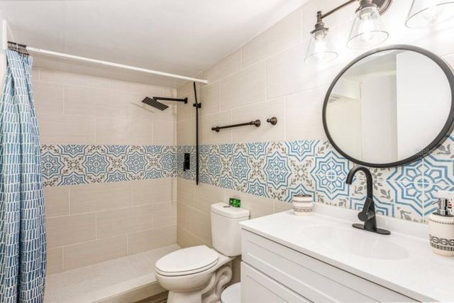 1214 N PINE HILLS ROAD, Orlando, FL 32808