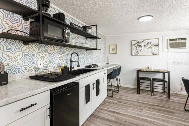 1214 N PINE HILLS ROAD, Orlando, FL 32808