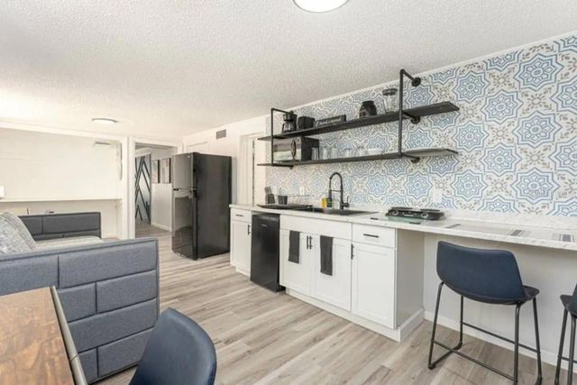 1214 N PINE HILLS ROAD, Orlando, FL 32808