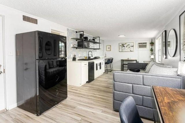 1214 N PINE HILLS ROAD, Orlando, FL 32808