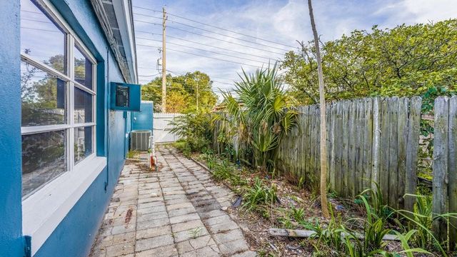 1214 N PINE HILLS ROAD, Orlando, FL 32808