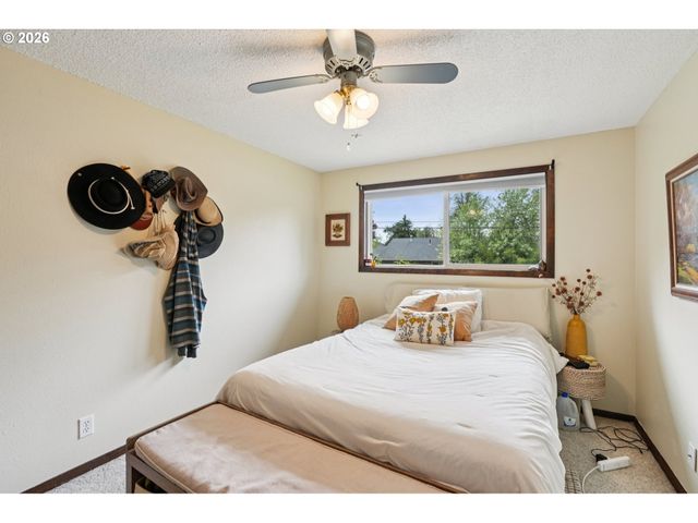 16660 Se VALLEY VIEW Rd, Milwaukie, OR 97267