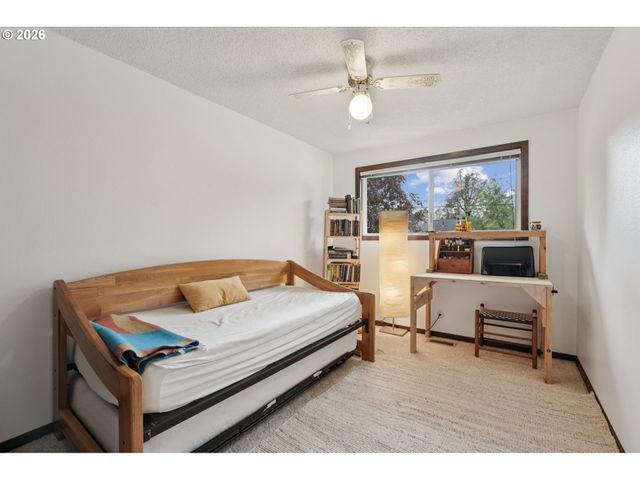 16660 Se VALLEY VIEW Rd, Milwaukie, OR 97267