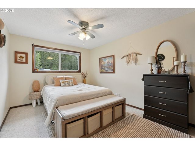 16660 Se VALLEY VIEW Rd, Milwaukie, OR 97267