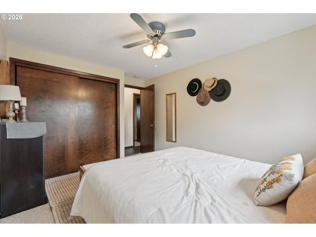 16660 Se VALLEY VIEW Rd, Milwaukie, OR 97267