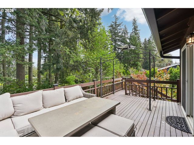 16660 Se VALLEY VIEW Rd, Milwaukie, OR 97267