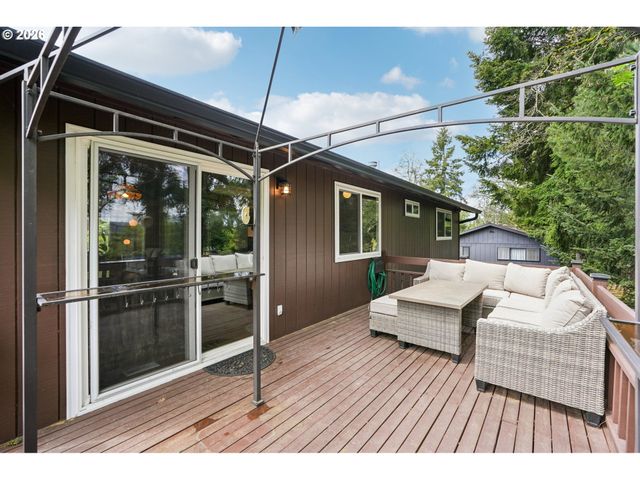 16660 Se VALLEY VIEW Rd, Milwaukie, OR 97267