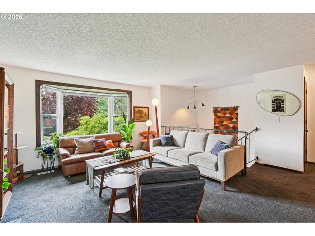 16660 Se VALLEY VIEW Rd, Milwaukie, OR 97267