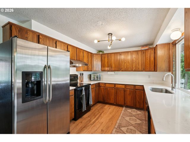 16660 Se VALLEY VIEW Rd, Milwaukie, OR 97267