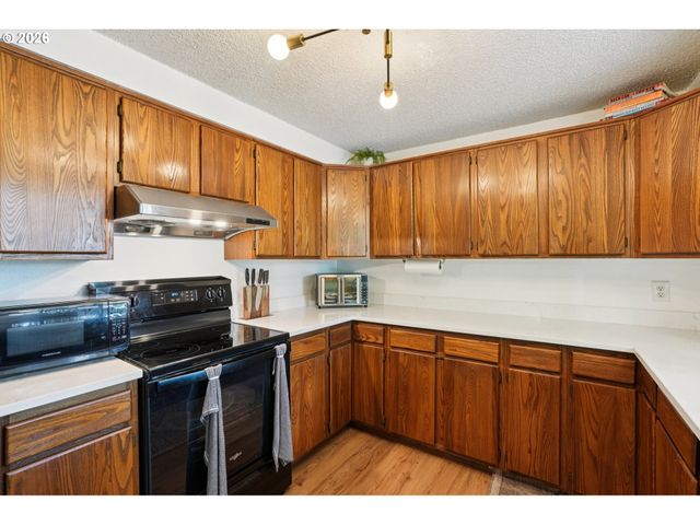 16660 Se VALLEY VIEW Rd, Milwaukie, OR 97267