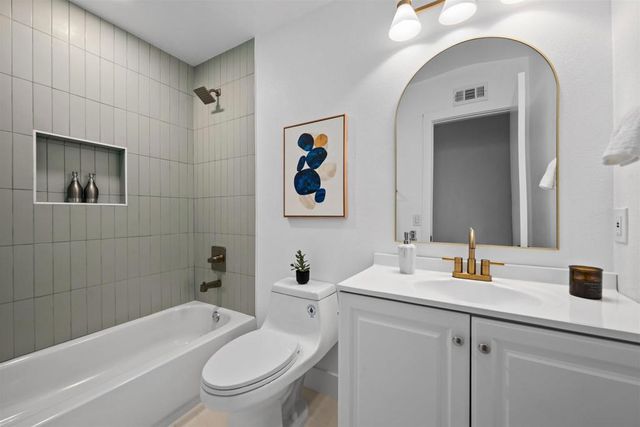 460 Las Brisas Dr, Escondido, CA 92027