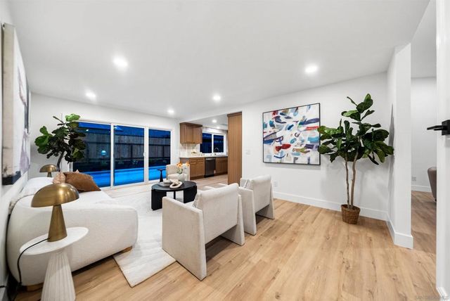 460 Las Brisas Dr, Escondido, CA 92027