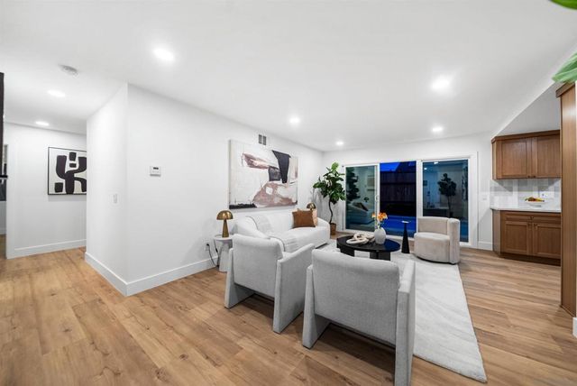 460 Las Brisas Dr, Escondido, CA 92027