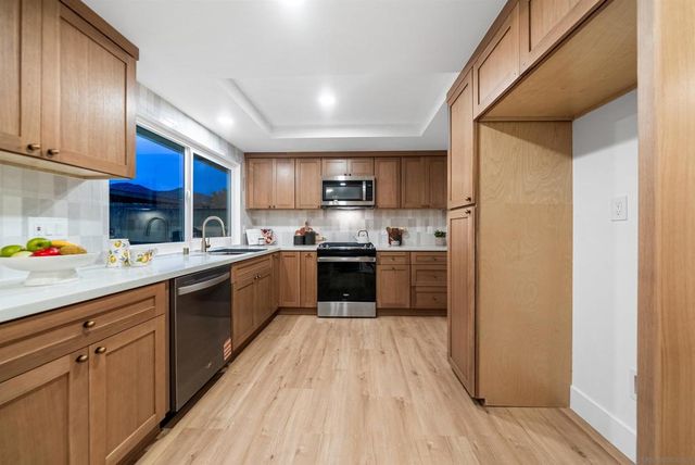 460 Las Brisas Dr, Escondido, CA 92027