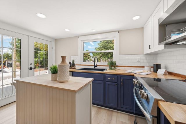 932 HIGHLAND AVENUE, Dunedin, FL 34698