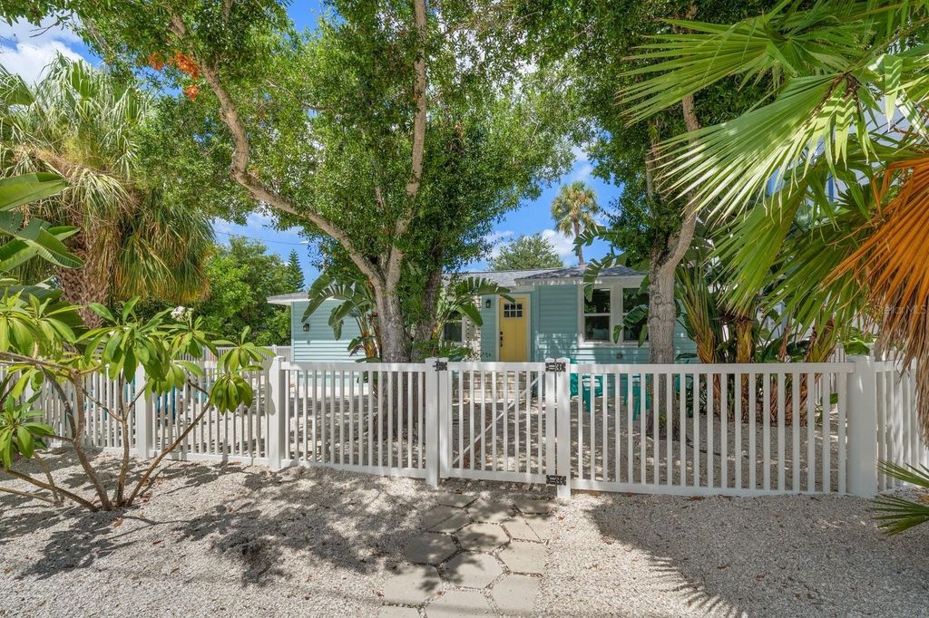 932 HIGHLAND AVENUE, Dunedin, FL 34698