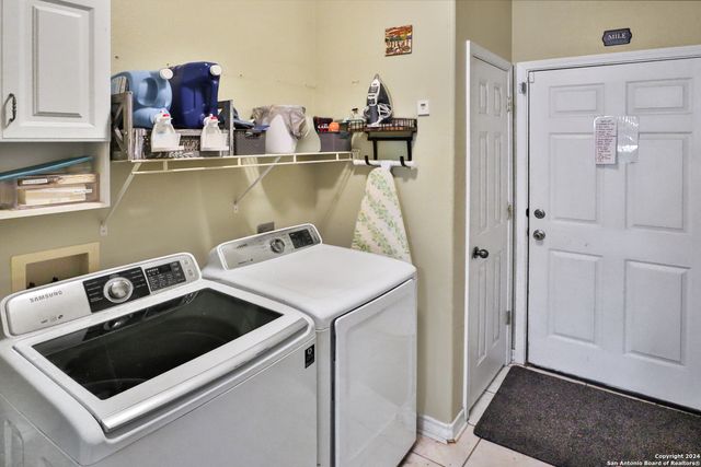 1561 COUNTY ROAD 320, Floresville, TX 78114