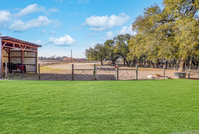 1561 COUNTY ROAD 320, Floresville, TX 78114