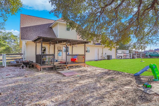 1561 COUNTY ROAD 320, Floresville, TX 78114