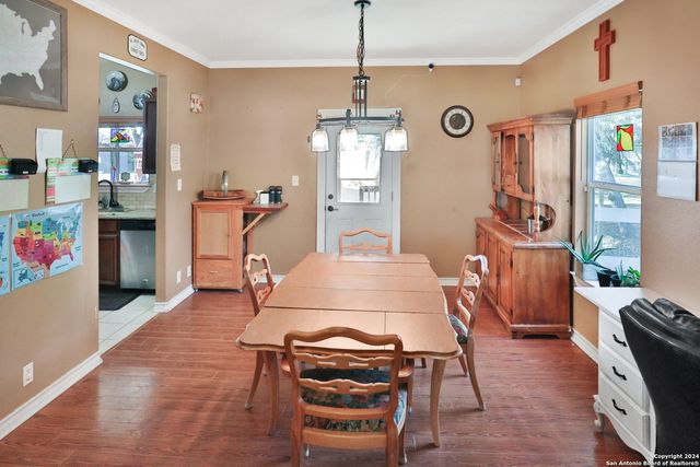 1561 COUNTY ROAD 320, Floresville, TX 78114