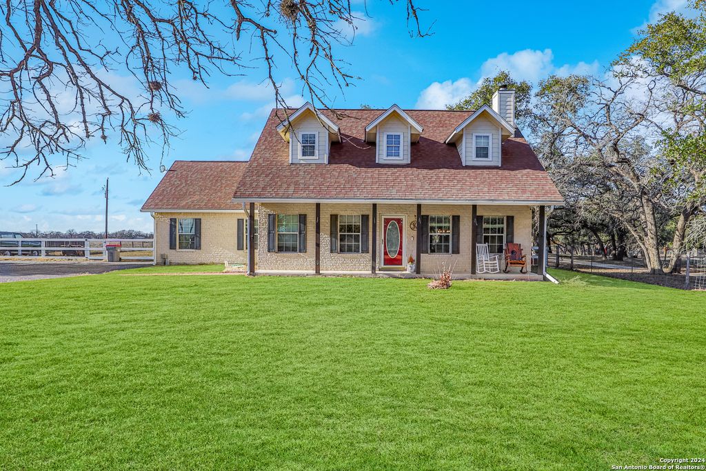 1561 COUNTY ROAD 320, Floresville, TX 78114