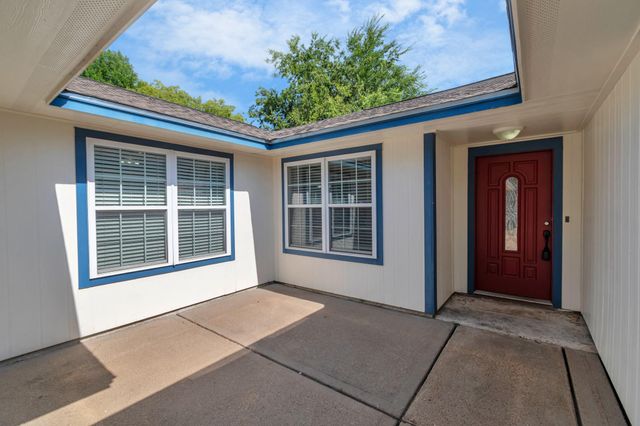 13406 Splintered Oak Drive, Houston, TX 77065