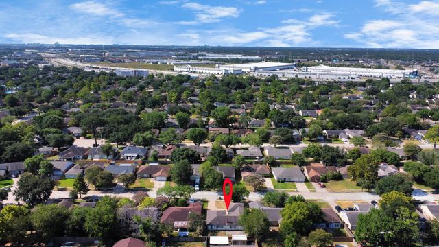 13406 Splintered Oak Drive, Houston, TX 77065