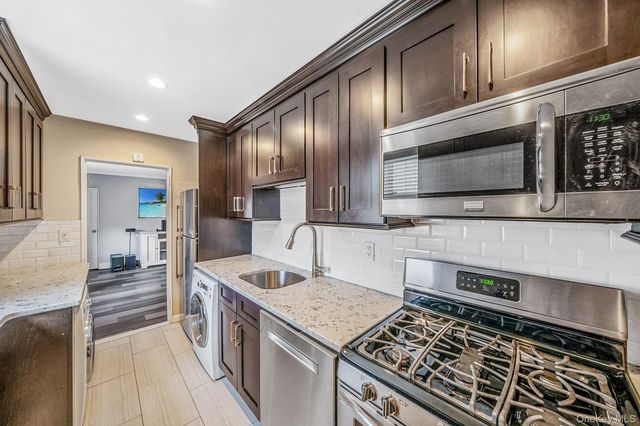 251-54 61st Avenue 1162, Little Neck, NY 11362