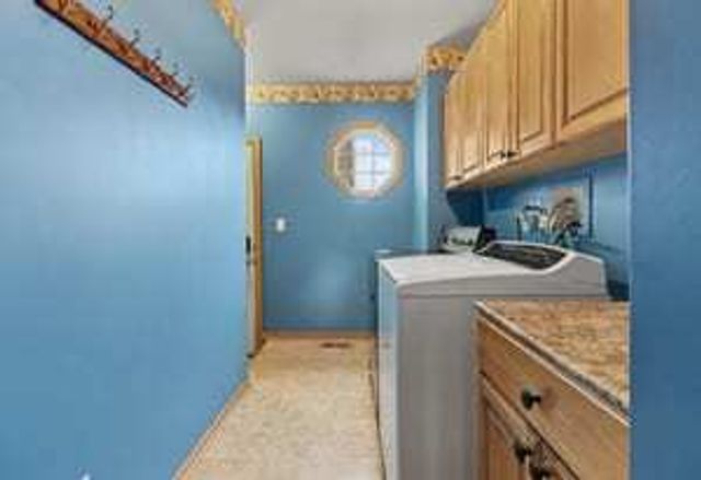 6810 Hadrian Drive, Joliet, IL 60431
