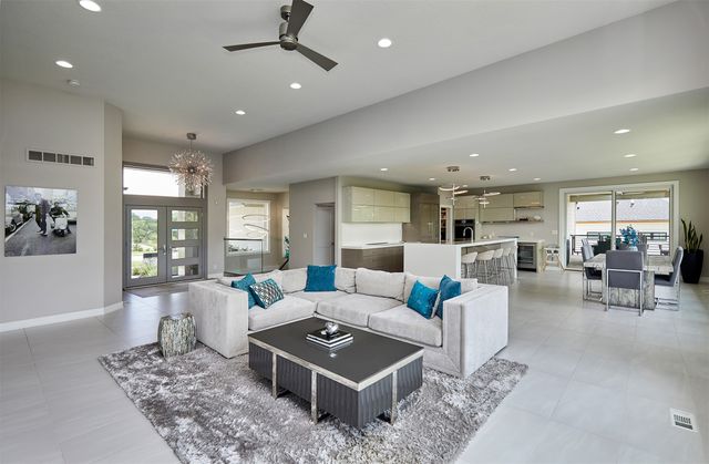 605 S Tiburon Cove, West Des Moines, IA 50266