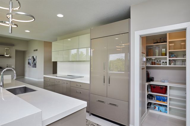 605 S Tiburon Cove, West Des Moines, IA 50266