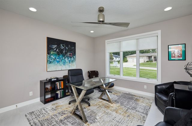 605 S Tiburon Cove, West Des Moines, IA 50266