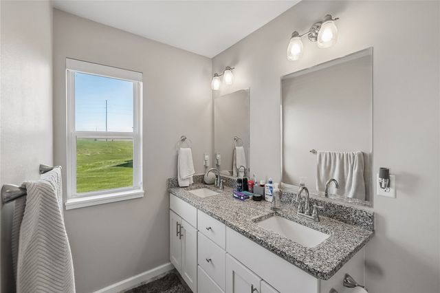 831 Heartland Court, Fairfax, IA 52228
