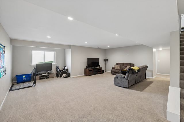 831 Heartland Court, Fairfax, IA 52228