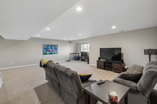 831 Heartland Court, Fairfax, IA 52228