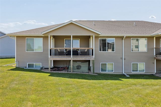 831 Heartland Court, Fairfax, IA 52228