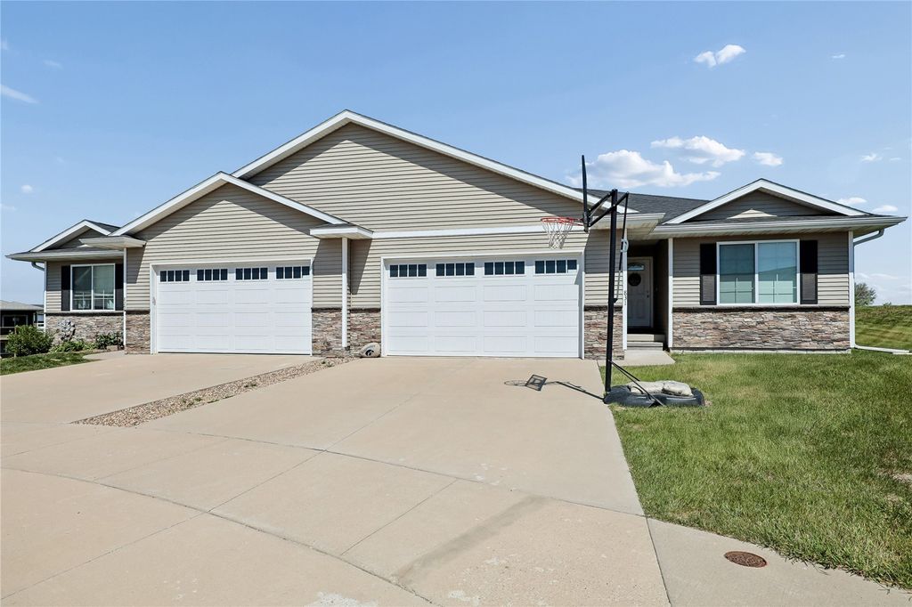 831 Heartland Court, Fairfax, IA 52228