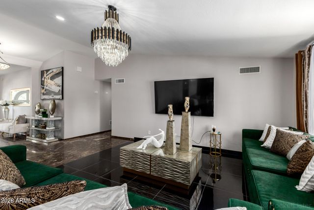 6625 W SWEETWATER Avenue, Glendale, AZ 85304