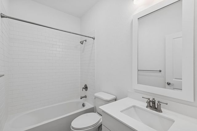 12119 Upper Meadows Avenue, Mont Belvieu, TX 77535