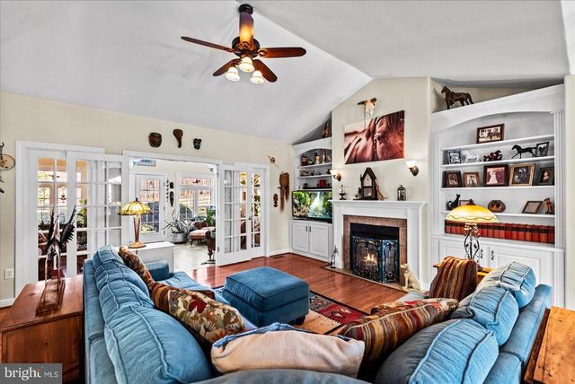 8032 MEADOWLAND DR, Locust Grove, VA 22508