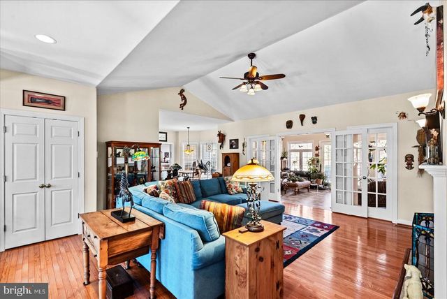 8032 MEADOWLAND DR, Locust Grove, VA 22508