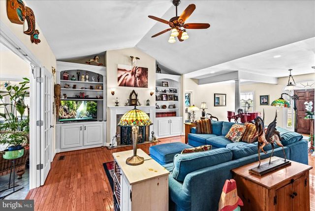 8032 MEADOWLAND DR, Locust Grove, VA 22508