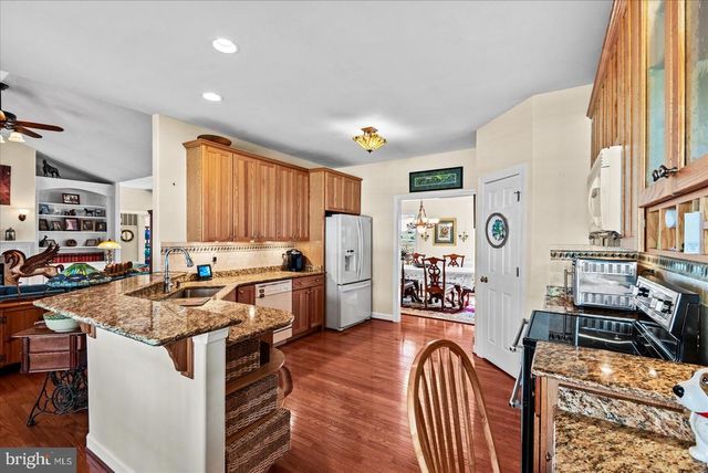 8032 MEADOWLAND DR, Locust Grove, VA 22508